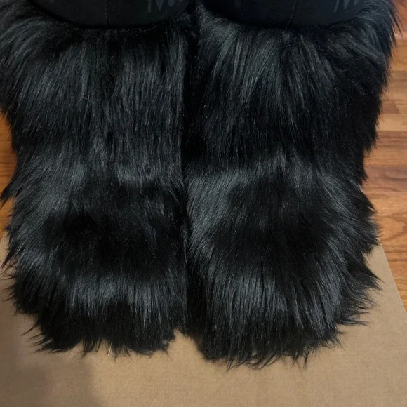 Fur Moon Boots - Picture 2 of 4